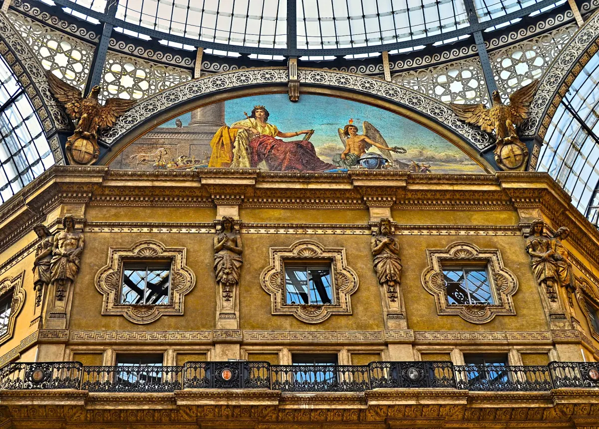 Painted lunette under the Galleria dome