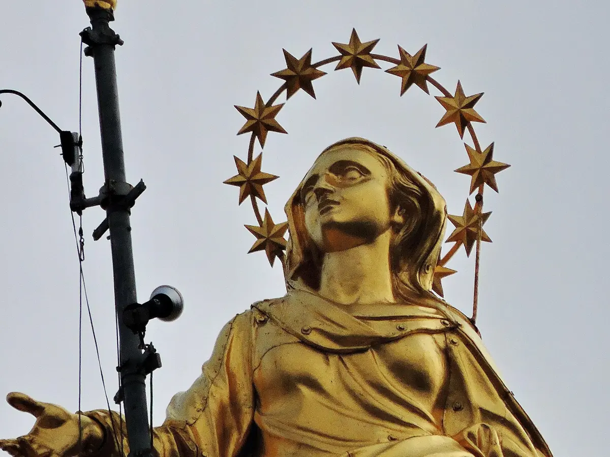 The gilded Madonnina statue up close